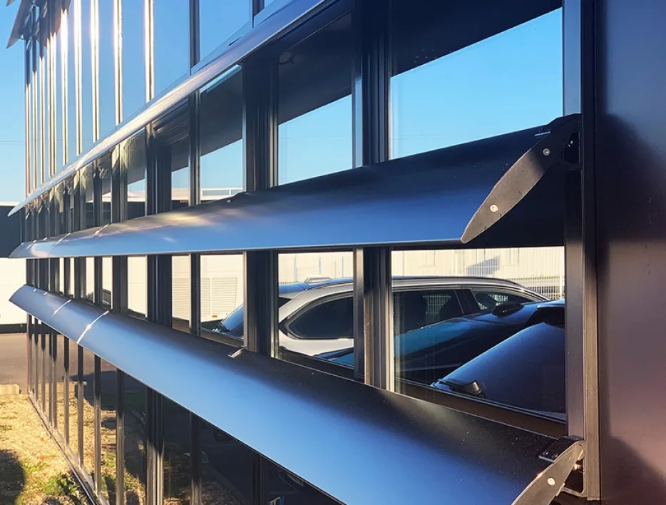 art et fenetres Brise-soleil à lames fixes Tellier Brise-Soleil La Roche-sur-Yon