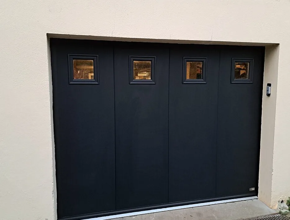 art et fenetres Porte de garage latérale La Roche-sur-Yon